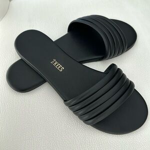 Tkees, size 7 sandal. Only wore them once, like new.